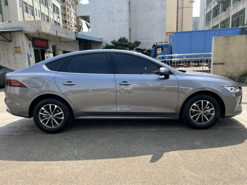 中山24年比亚迪秦2