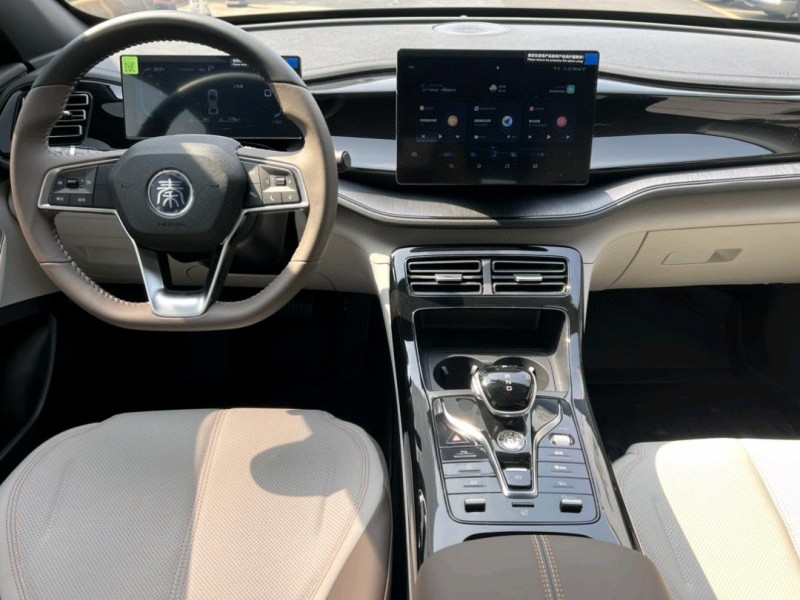 中山24年比亚迪秦8