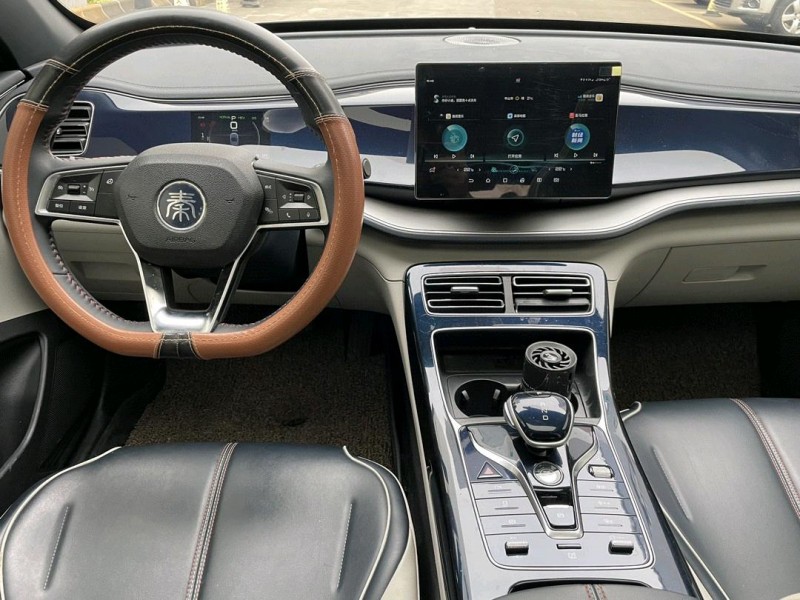 中山22年比亚迪秦8