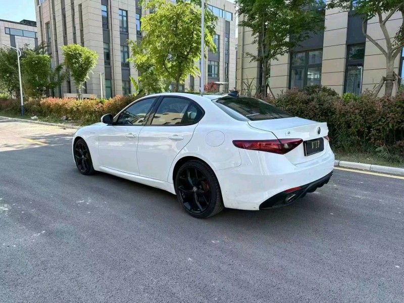 徐州21年阿尔法·罗密欧Giulia7