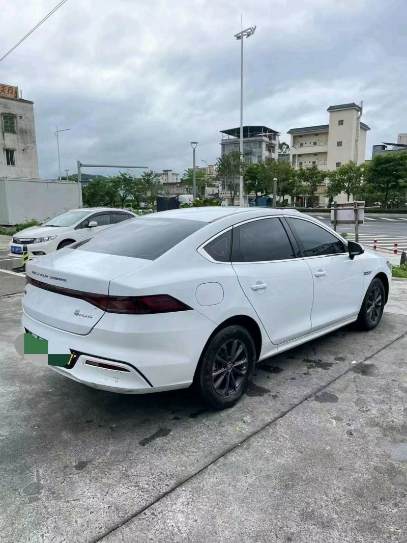 广州23年比亚迪秦8