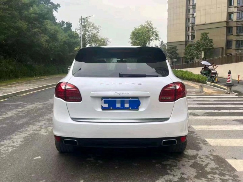 广州13年保时捷卡宴9