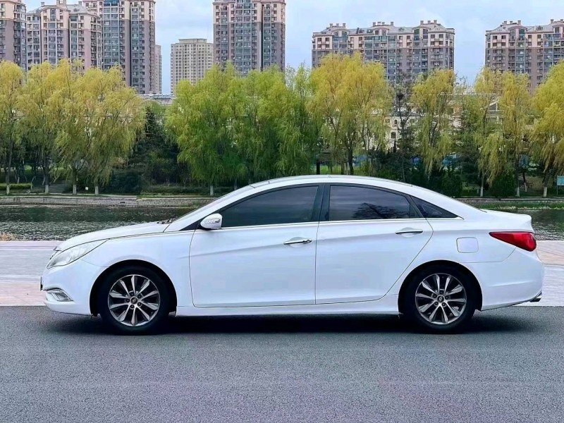 东营14年现代索纳塔八3