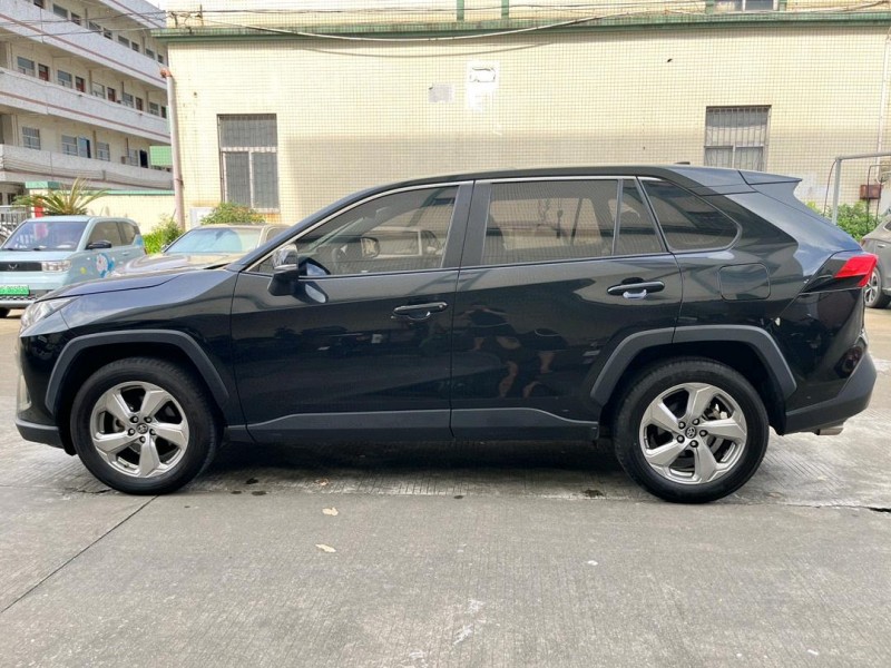 中山23年丰田RAV4荣放3