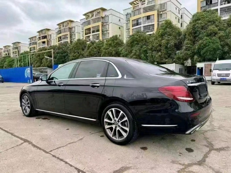 广州19年奔驰E8