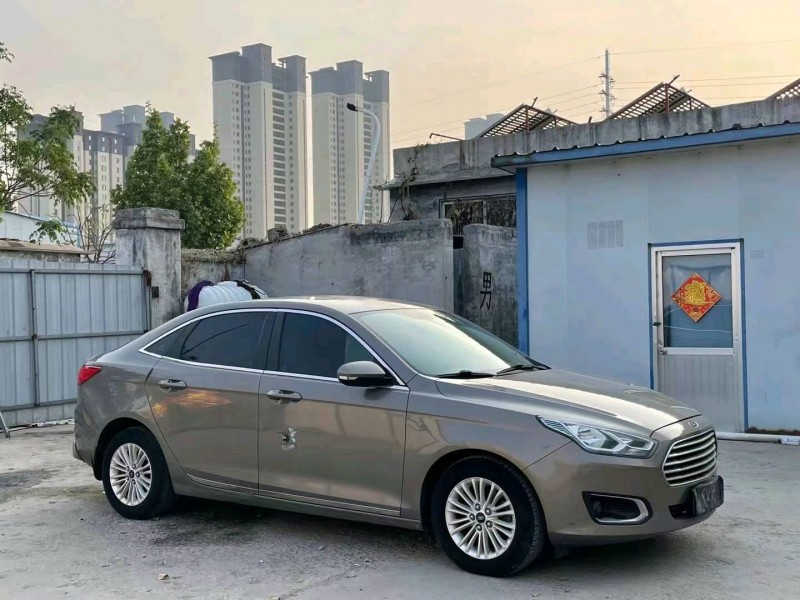 济宁16年福特福睿斯3