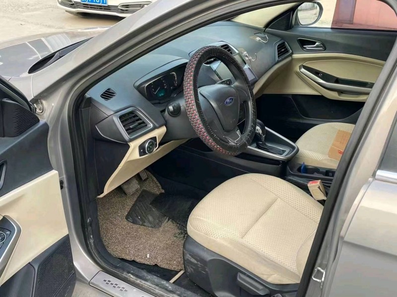 济宁16年福特福睿斯6