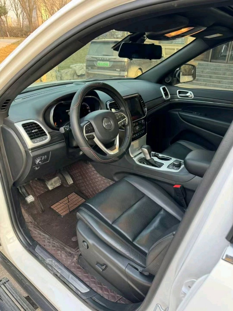 邢台22年Jeep大切诺基4