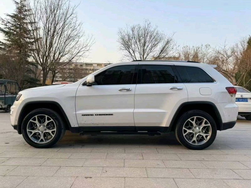 邢台22年Jeep大切诺基5
