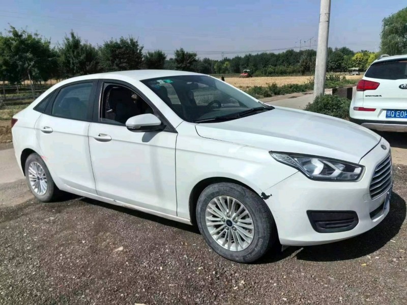 保定18年福特福睿斯3