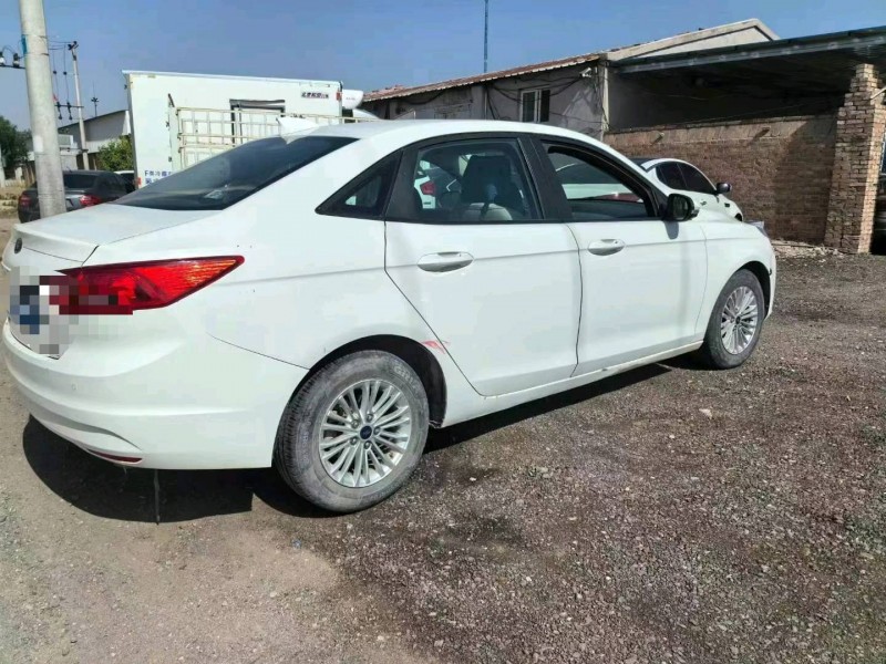 保定18年福特福睿斯5