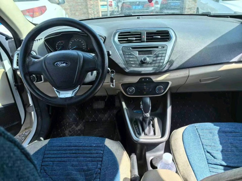 保定18年福特福睿斯6