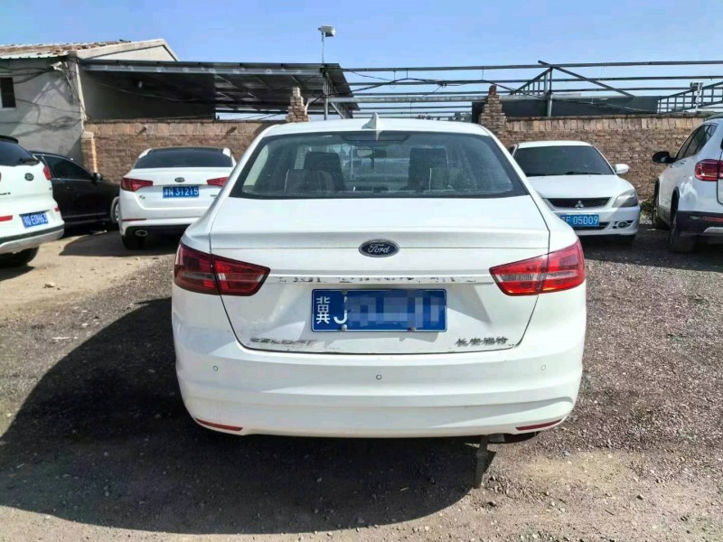 保定18年福特福睿斯9