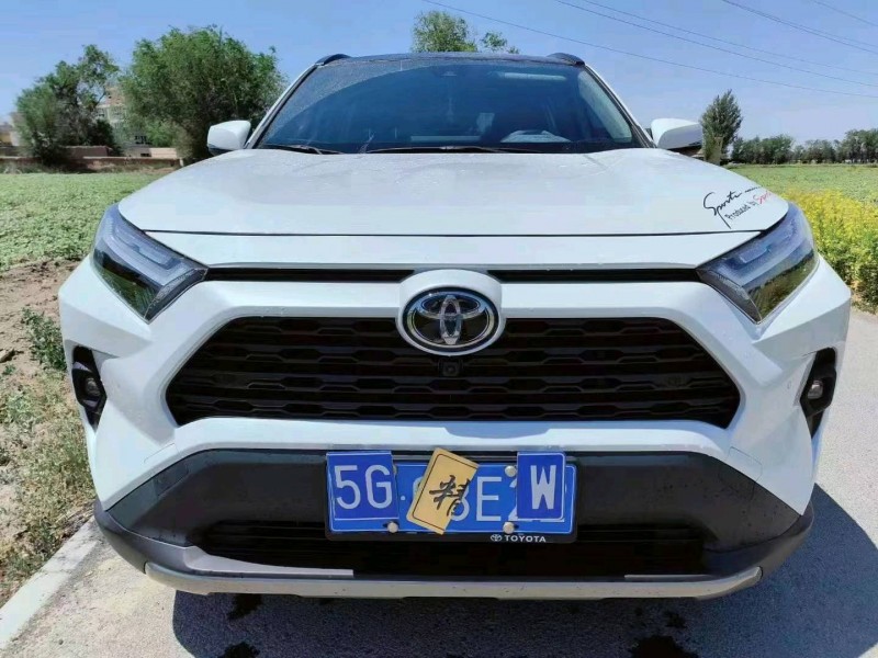 保定23年丰田RAV4荣放1
