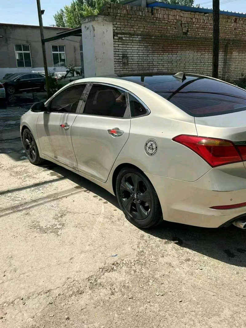 保定15年现代名图4