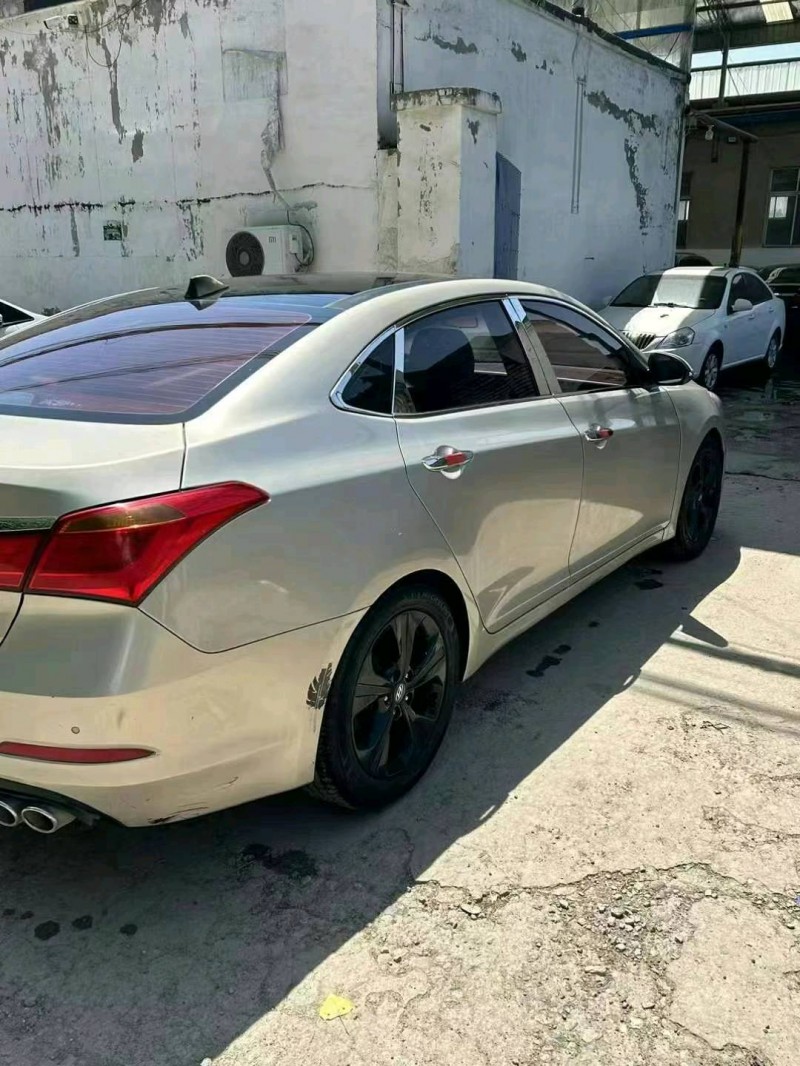 保定15年现代名图5