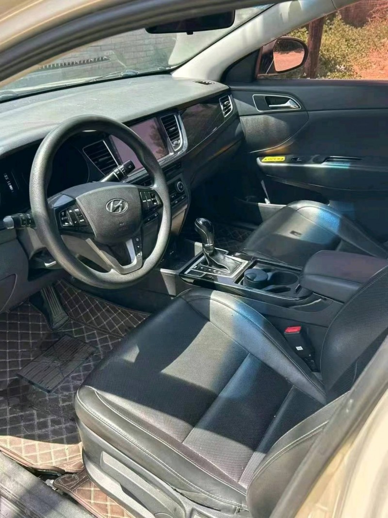 保定15年现代名图8