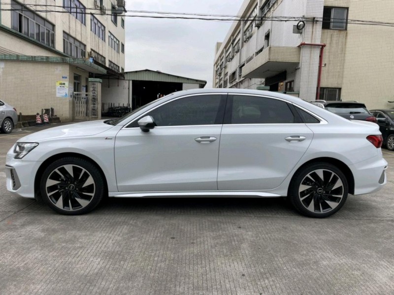 中山22年奥迪A33