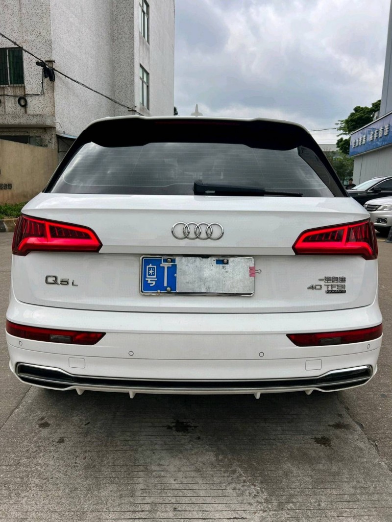 中山20年奥迪Q56