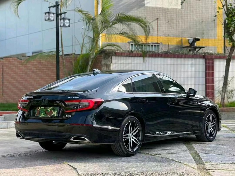 东莞23年本田雅阁8