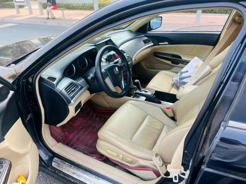 青岛10年本田雅阁6