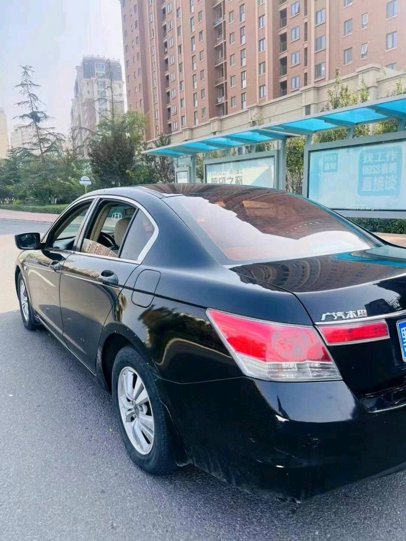 青岛10年本田雅阁7