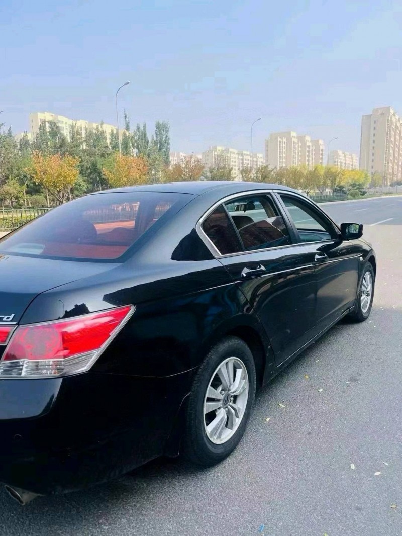 青岛10年本田雅阁8