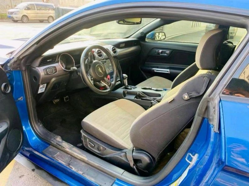 青岛17年福特野马6