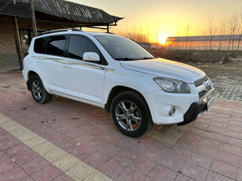 徐州13年丰田RAV42