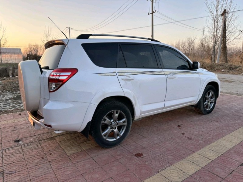 徐州13年丰田RAV48