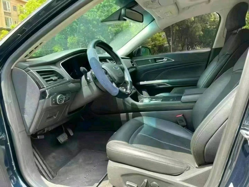 成都16年福特金牛座4