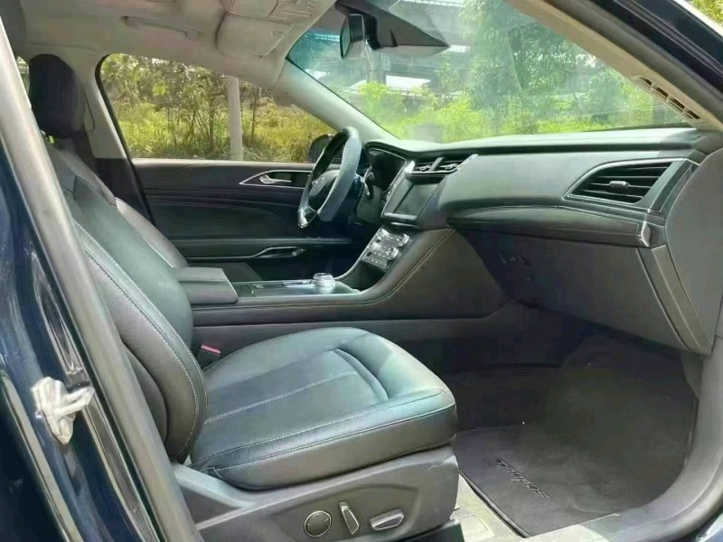 成都16年福特金牛座9