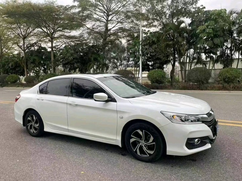 茂名17年本田雅阁2