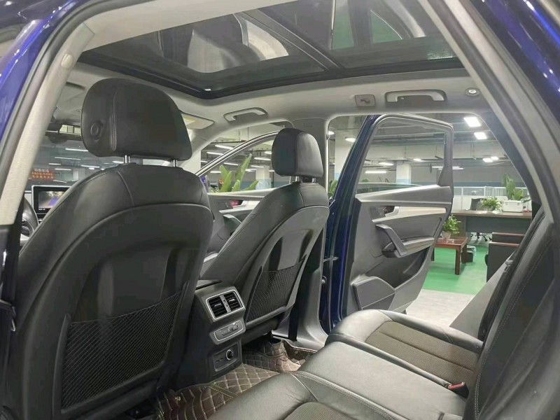 成都18年奥迪Q54