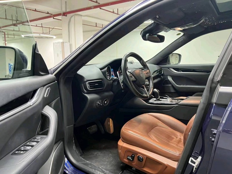 佛山17年玛莎拉蒂Levante8