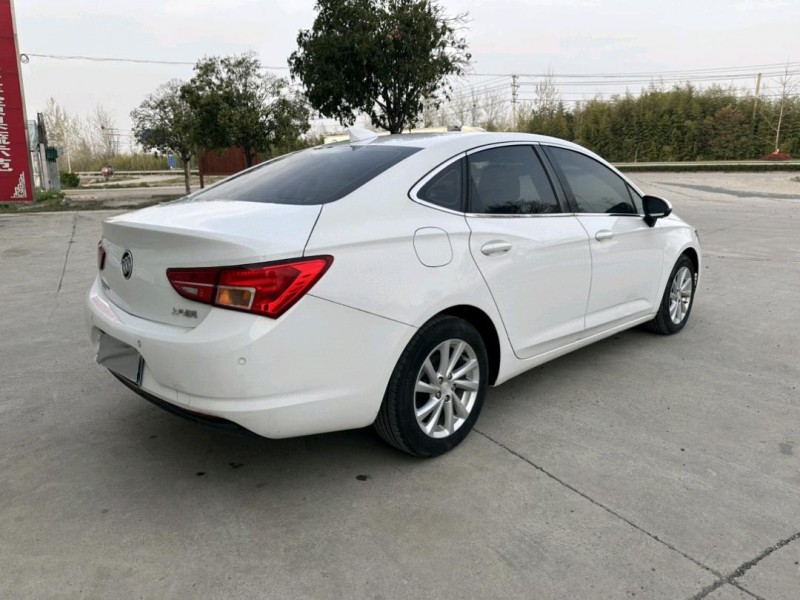 徐州18年别克威朗8