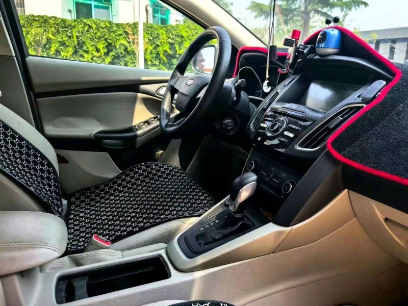 东营16年福特福克斯5