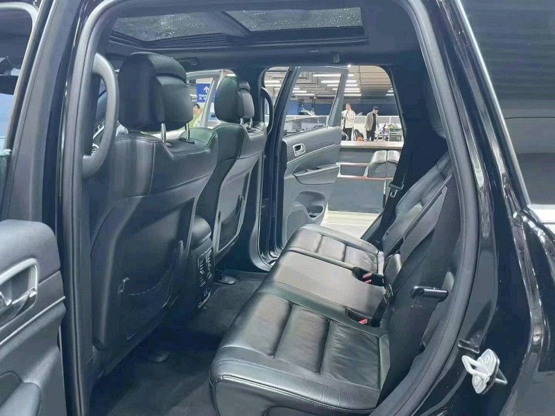 成都18年Jeep大切诺基4