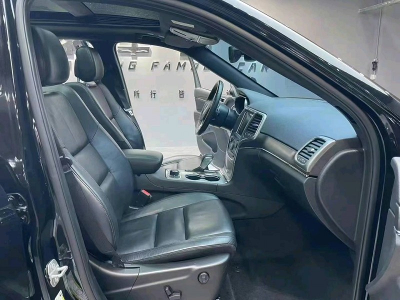 成都18年Jeep大切诺基7