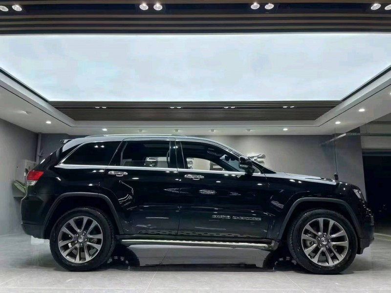 成都18年Jeep大切诺基8
