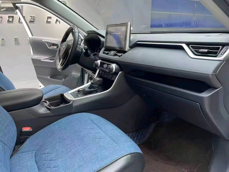 成都21年丰田RAV45