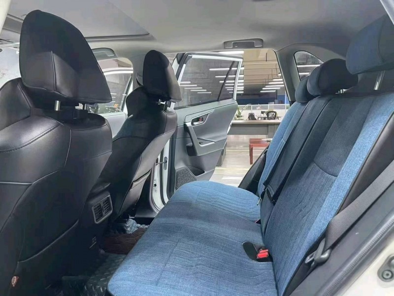 成都21年丰田RAV47