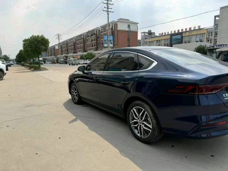 成都23年比亚迪秦5