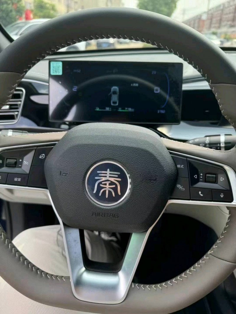 成都23年比亚迪秦8