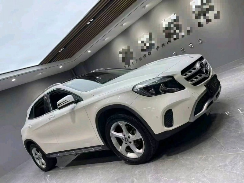 成都19年奔驰GLA2