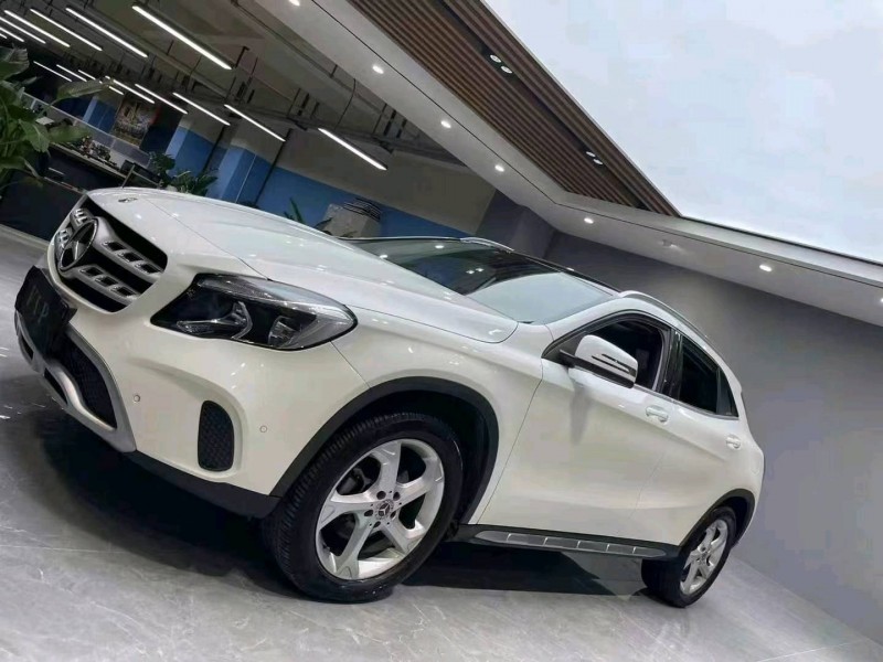 成都19年奔驰GLA3