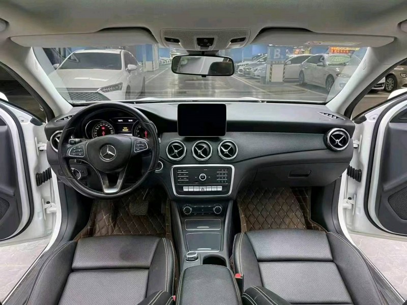 成都19年奔驰GLA4