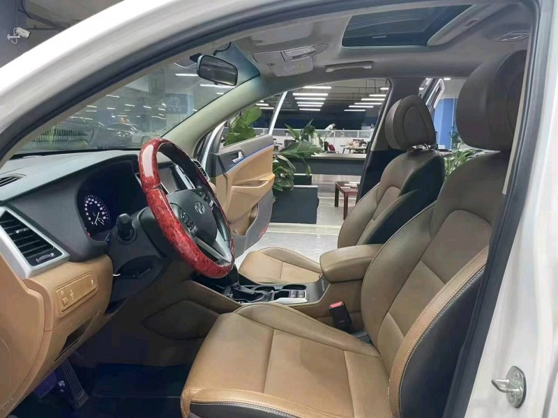 成都16年现代途胜6