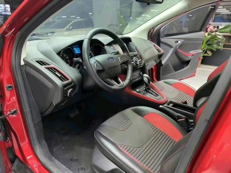 成都20年福特福克斯5