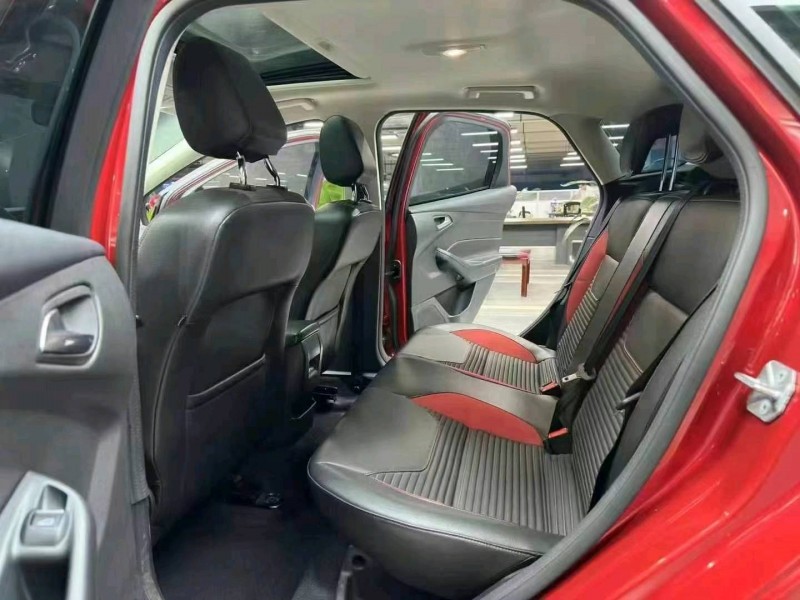 成都20年福特福克斯6